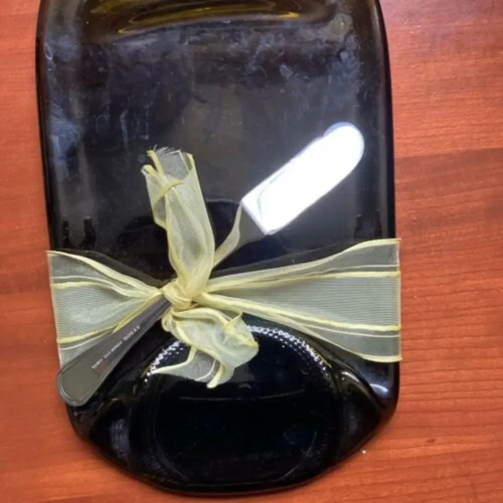APPETIZER TRAY Wine Bottle Serving Tray Plate and Spreader Knife 13 x 6 inches